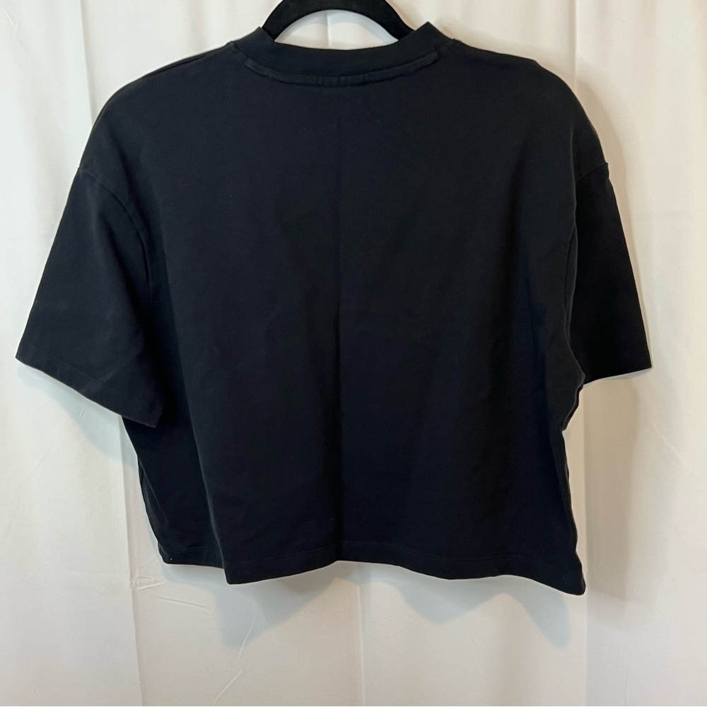 Women's Nike Cropped Tee Crew Neck Drop Sleeve Tone on Tone Logo Size Large - Picture 2 of 7